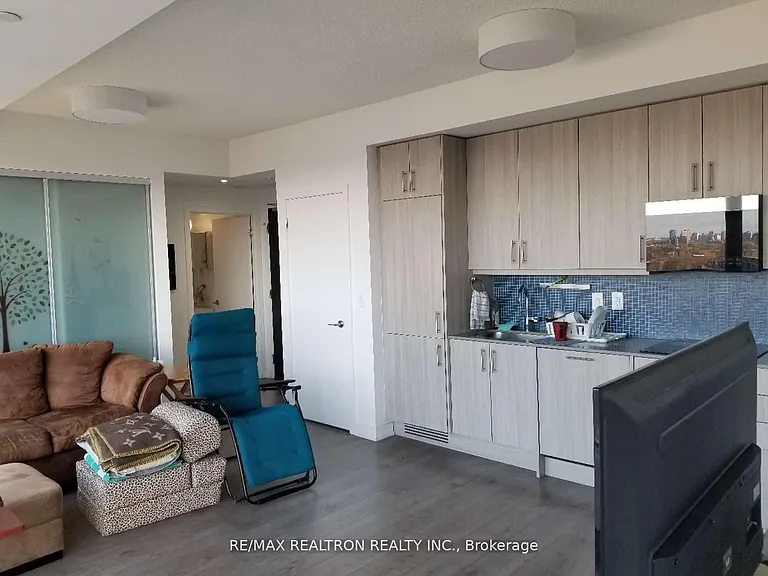 297 College St #1707 — Photo 4