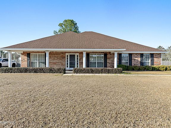 2nd image of 10209 Lake Forest Dr