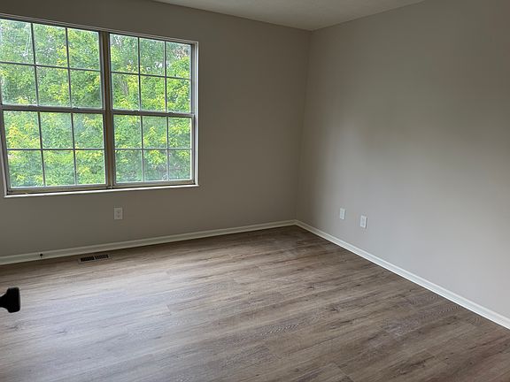5th image of 5122 Singleton Dr