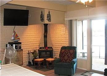 3rd image of 439 Ala Wai Blvd APT 101