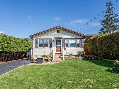 49 Delta St, Cranston, RI, 02920