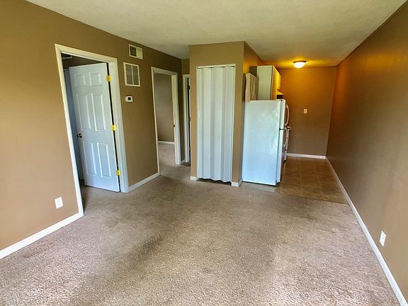 3rd image of 108 N Manhattan Ave