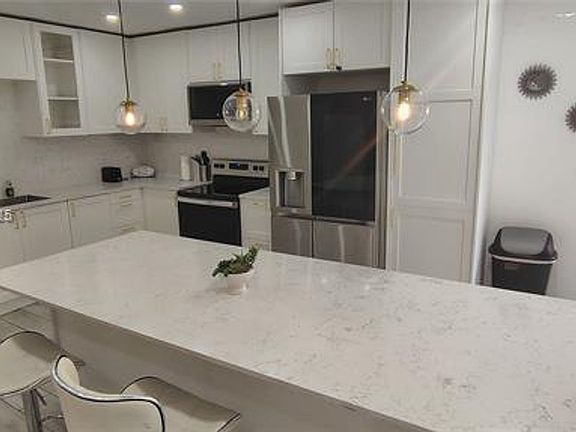 3rd image of 420 NE 90th St #0