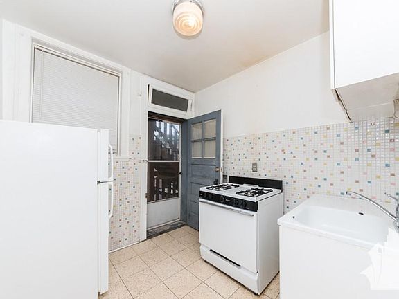 5th image of 1636 N Campbell Ave #1