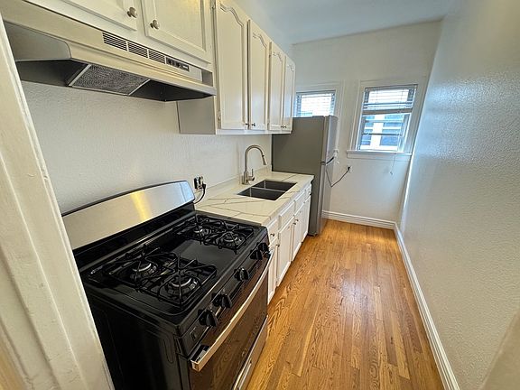 3rd image of 1930 Argyle Ave #11