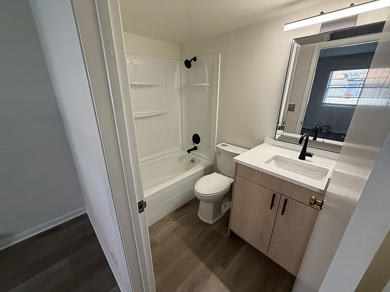 1660 2nd St #6 — Photo 6