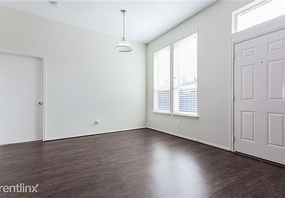 04-DiningRoom