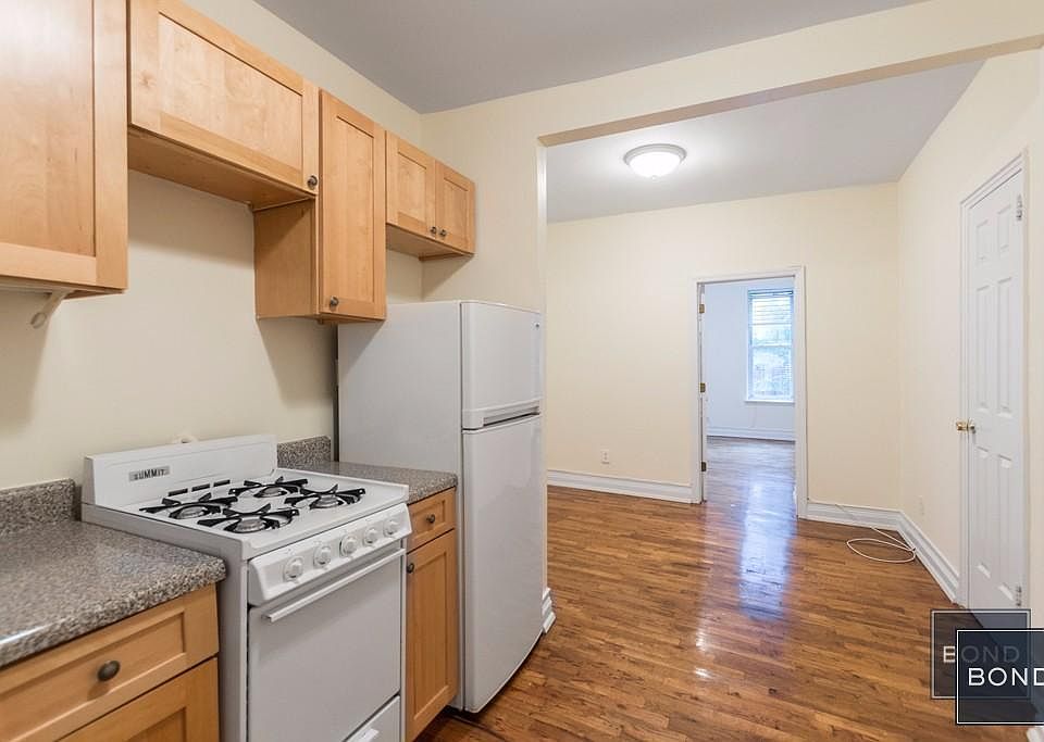 2nd image of 350 E 65th St APT 3