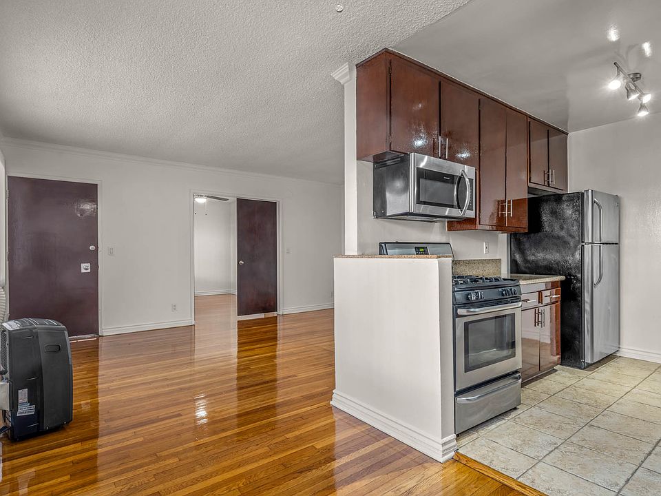 1st image of 956 Wilcox Ave #5
