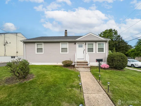 71 Pennsylvania Ave, Carteret, NJ 07008