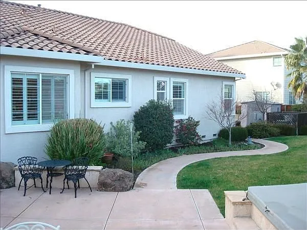 1703 Embassy Cir photo 1