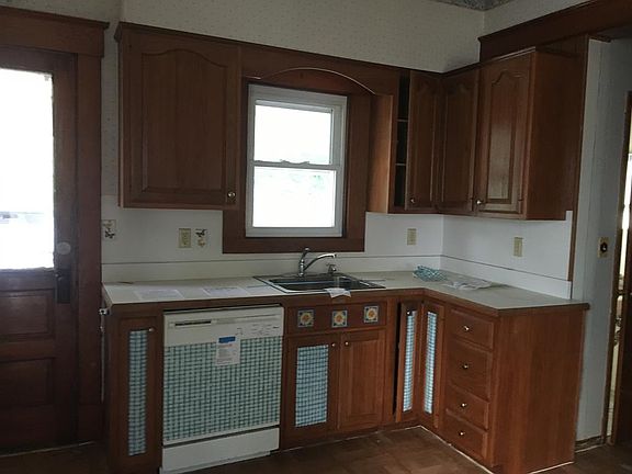 5th image of 124 Woodward Ave