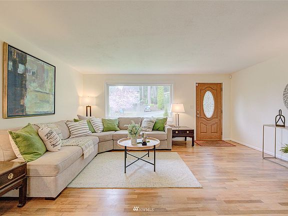 4th image of 14527 Interlake Ave N