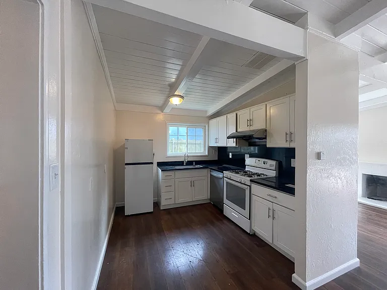 2640 Illinois St — Photo 24