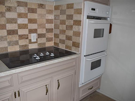 3rd image of 709 Westcliff Dr
