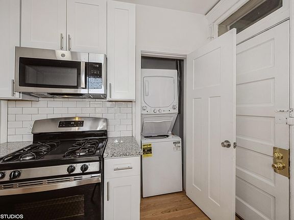 4th image of 2045 N Winchester Ave #2E