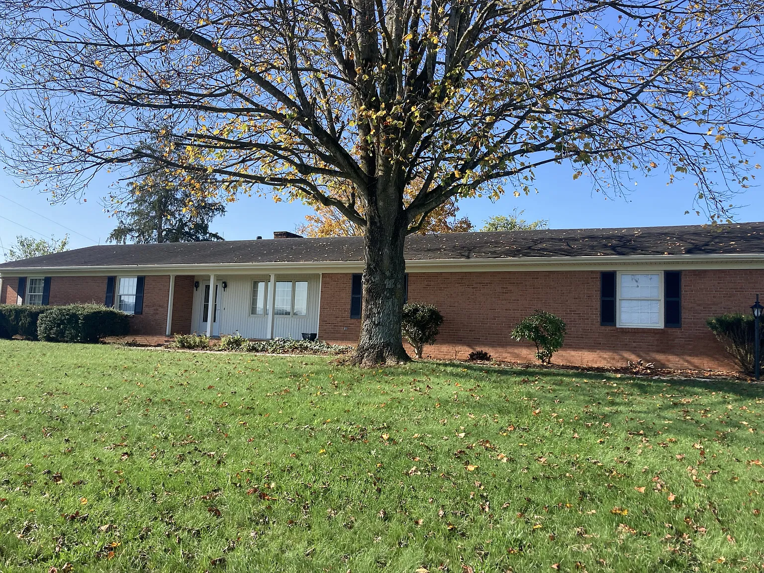 3 bed, 2482 sqft, $2,400 — Photo 1