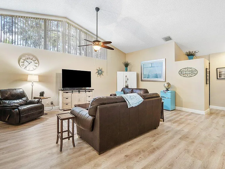 1804 Rosewood Way — Photo 6