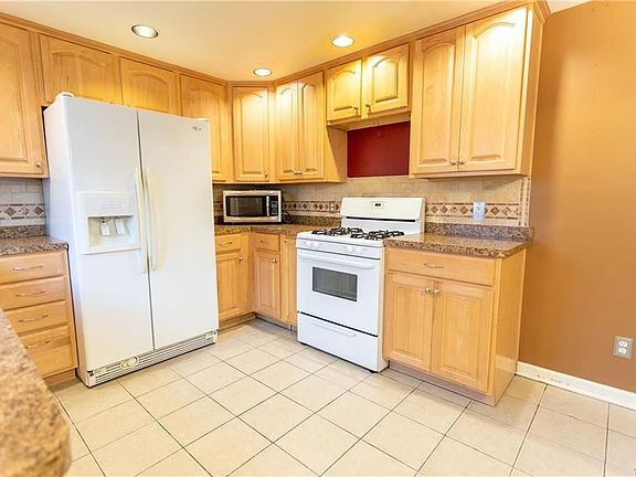 5th image of 94 Vegola Ave