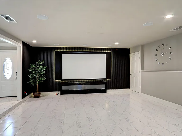 1409 Waterford Dr — Photo 2