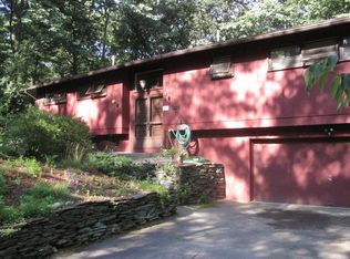 111 Aubinwood Rd, Amherst, MA 01002