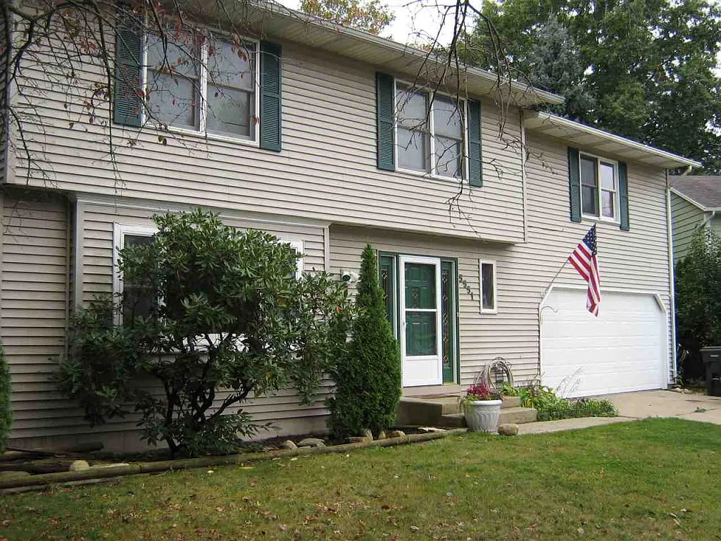 5551 Colonial Ln photo 1