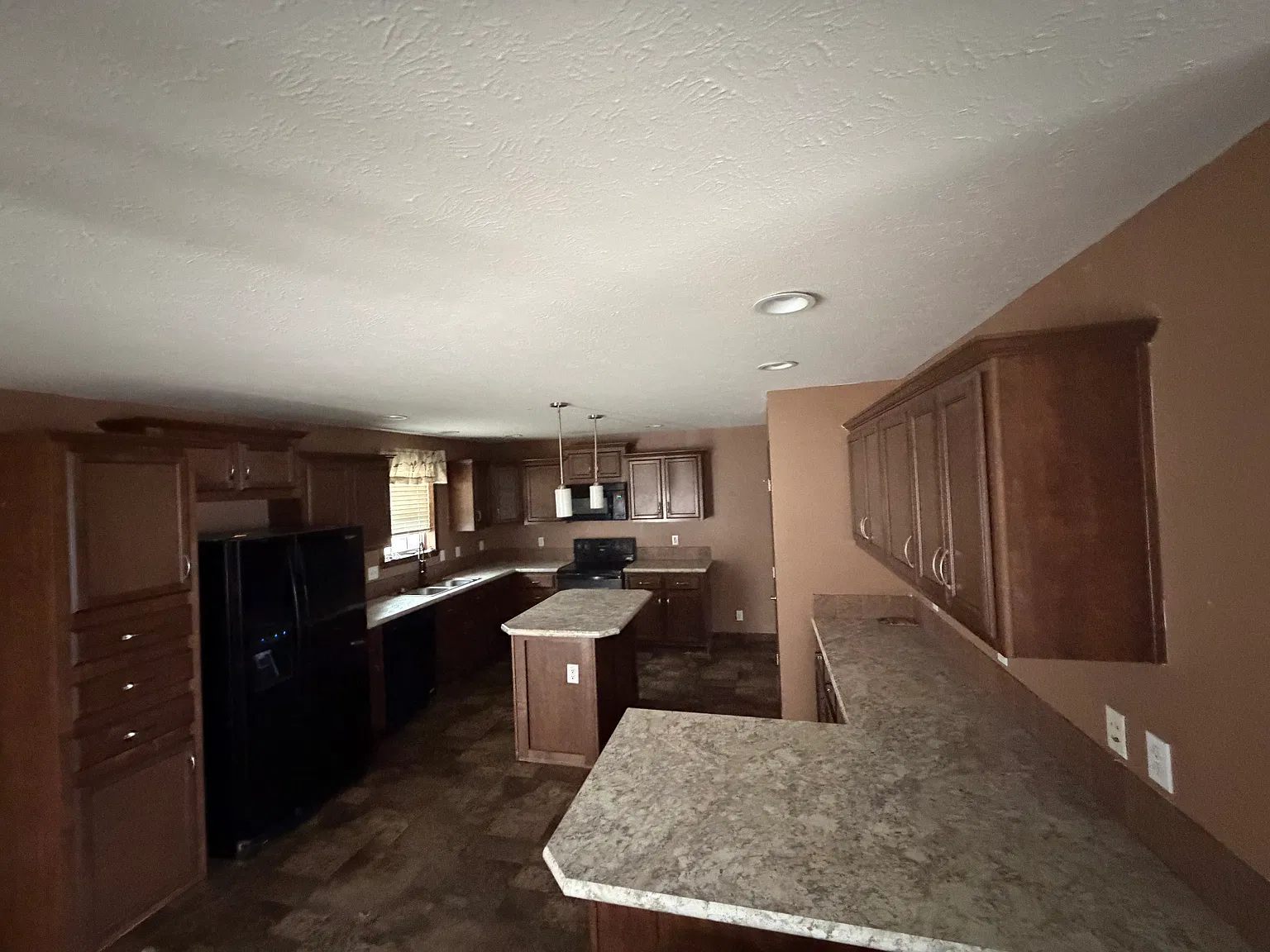 3 bed, 3360 sqft, $2,000 — Photo 3