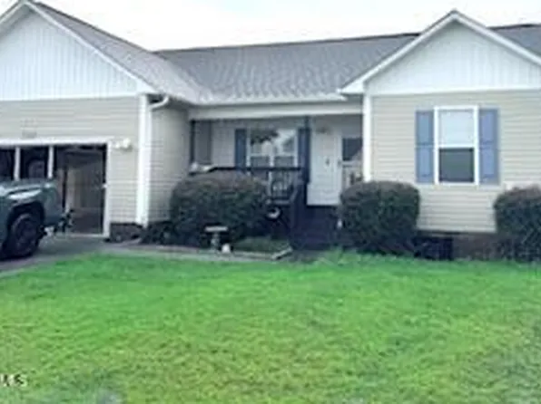 202 Oak Ridge Lane, Holly Ridge, NC 28445