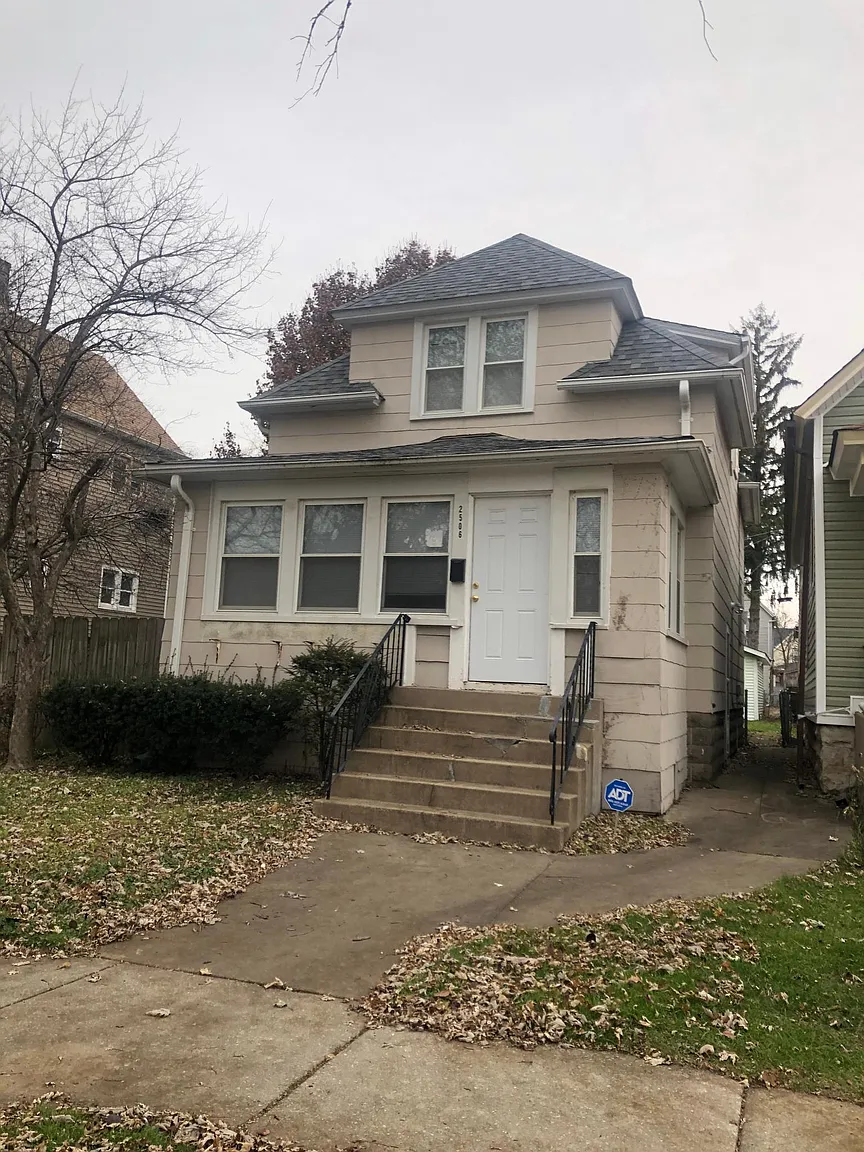 2506 Lewis St photo 1
