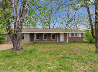 69 E Lakeside Dr, Florence, AL 35630