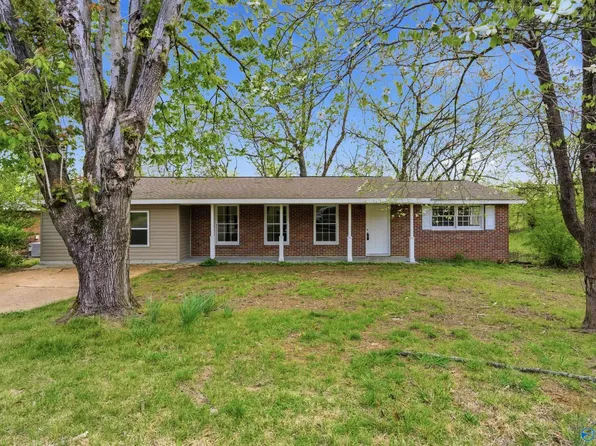 69 E Lakeside Dr, Florence, AL 35630