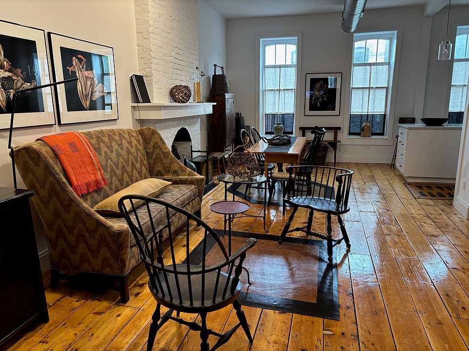 1st image of 557 Warren St #2