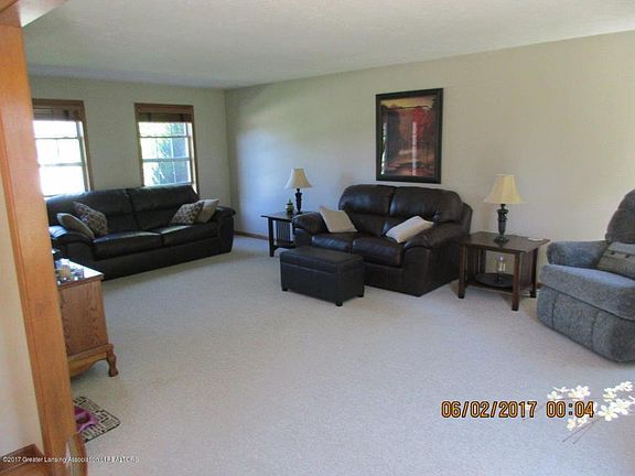 3rd image of 502 N Miller Dr