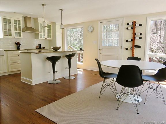 5th image of 293 Janes Ln