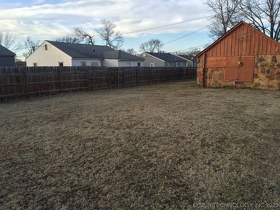 2nd image of 208 N Creek Ave