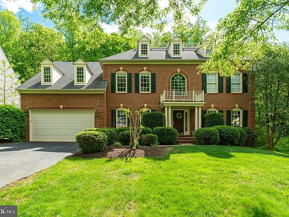 2nd image of 16485 Hayes Ln
