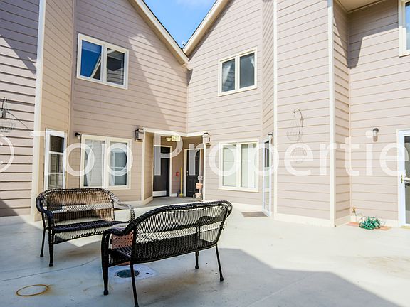 4th image of 1330 S Monaco Street Pkwy Unit 2