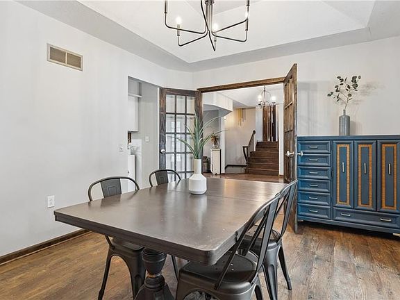 5th image of 404 E 7th St