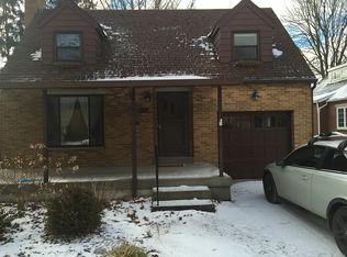 326 Wisteria Dr, Oakwood, OH 45419