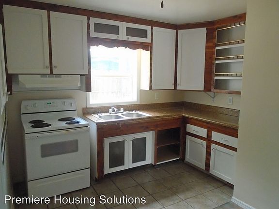 3rd image of 504 Granby St