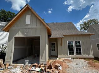 1073 Woodland Ln, Opelika, AL 36801