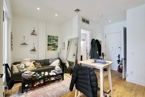 Rented by MADEHOME | media 102