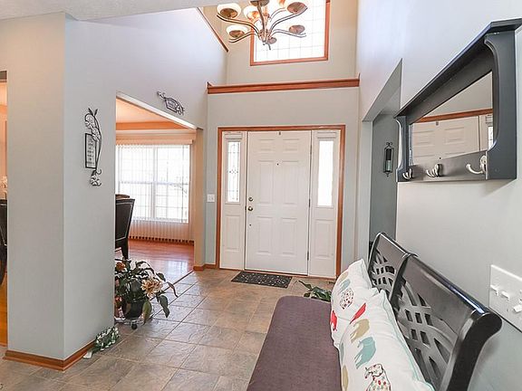 4th image of 24526 Rushmore Dr