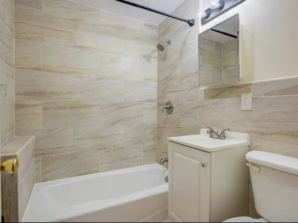 435 Macon Street image 5 of 17