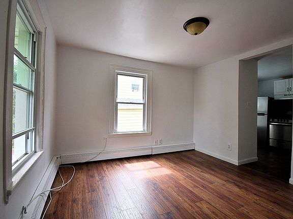 5th image of 197 Hawkins St #2