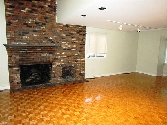 5th image of 69 Glenwood Ave