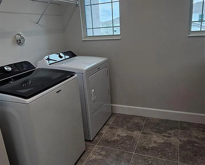 5461 Empire Dr — Photo 19