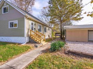 228 S Jackson St, Oakland City, IN 47660