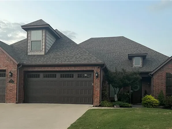 2402 W Cartier St, Fayetteville, AR 72704
