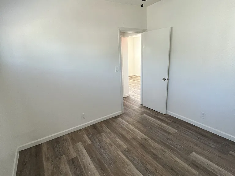 2811 S Central Ave — Photo 14
